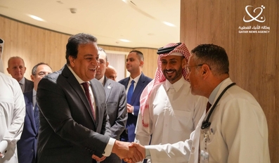 Egyptian Health Minister Visits a Number of Injured Palestinians in Qatar